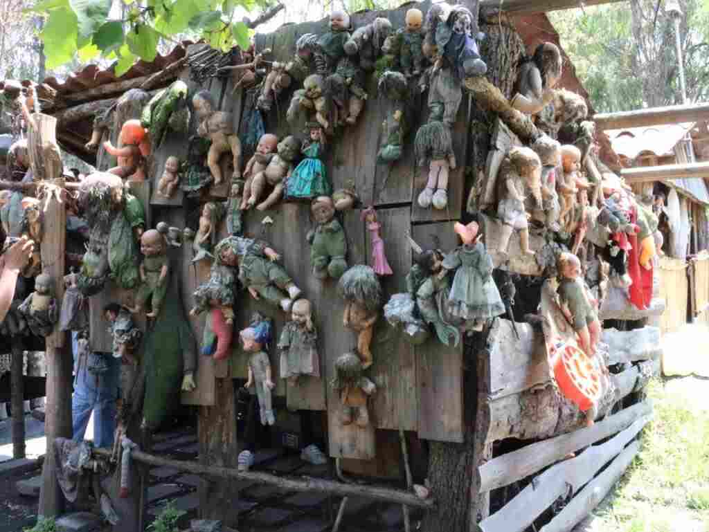 Island of dead dolls hindi
